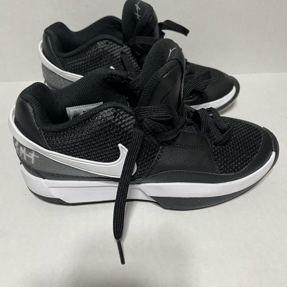 Nike Other - Youth Nike Ja Morant 1 TB 4.5  like new